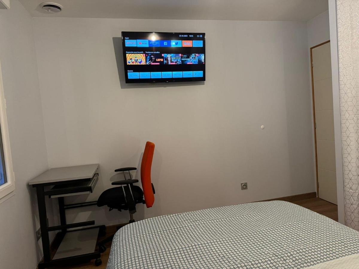 Chambre Privee/Climatisee+Tv /Petit Dejeuner Inclu/Tout Confort Nevers Exterior photo