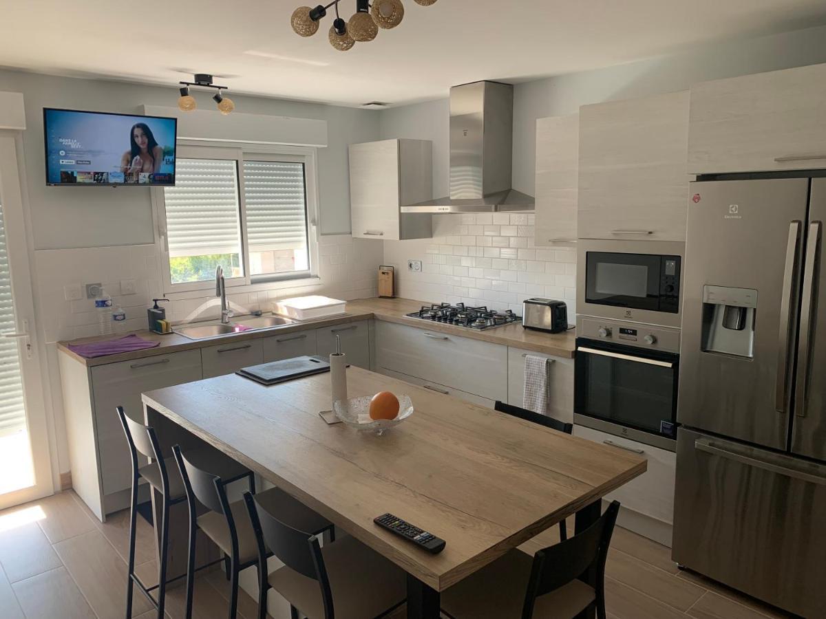 Chambre Privee/Climatisee+Tv /Petit Dejeuner Inclu/Tout Confort Nevers Exterior photo