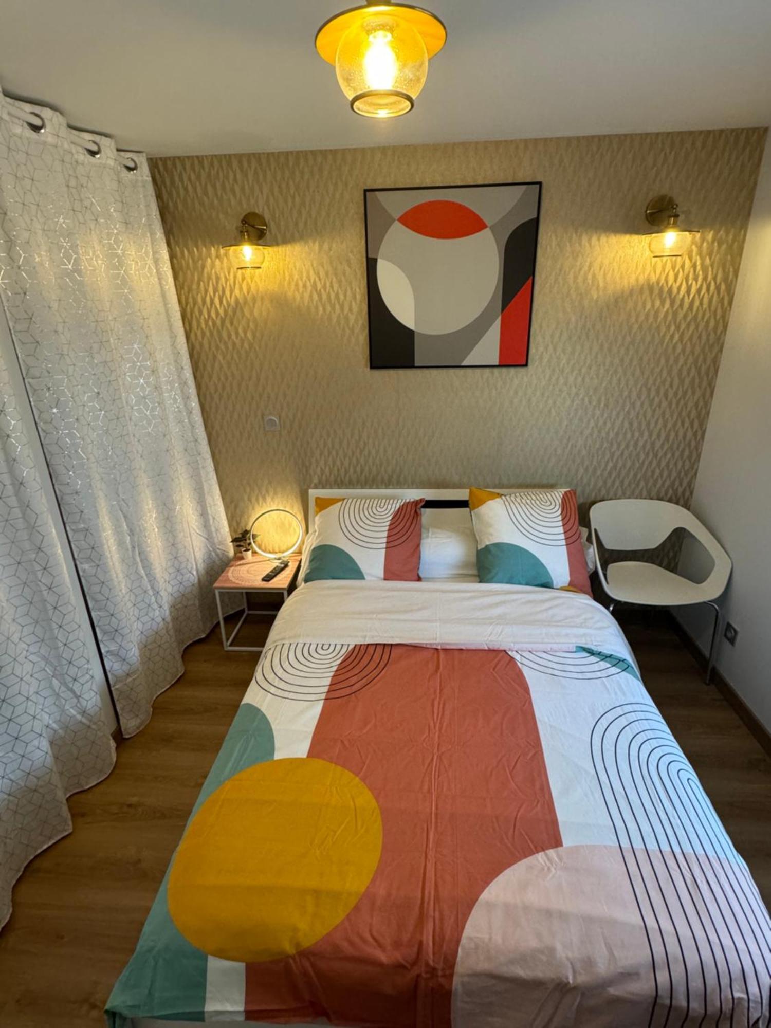 Chambre Privee/Climatisee+Tv /Petit Dejeuner Inclu/Tout Confort Nevers Exterior photo